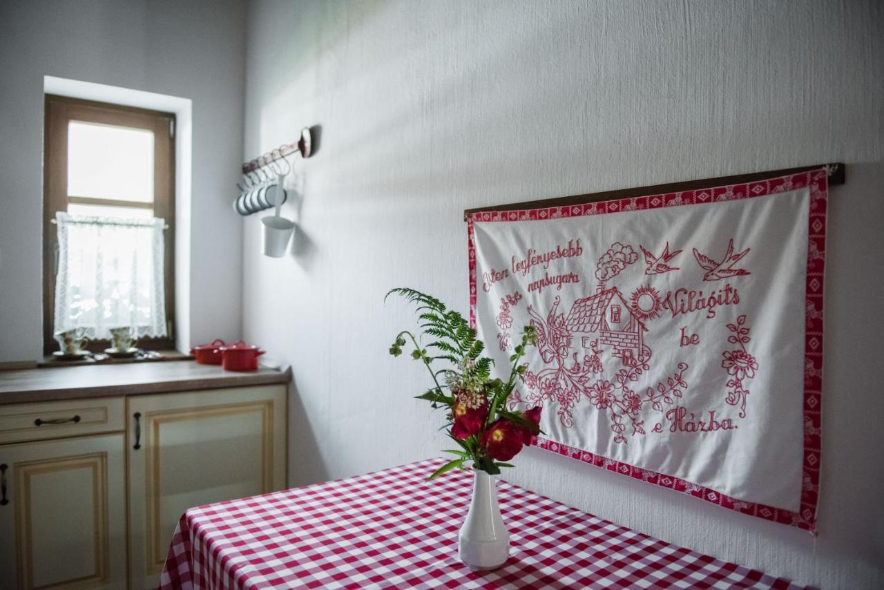 Zsindelyes Cottage Erpatak ภายนอก รูปภาพ