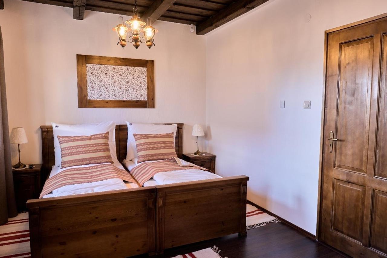 Zsindelyes Cottage Erpatak ภายนอก รูปภาพ