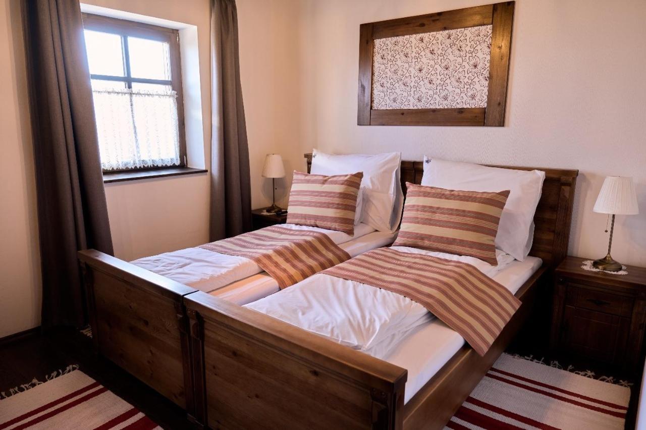 Zsindelyes Cottage Erpatak ภายนอก รูปภาพ